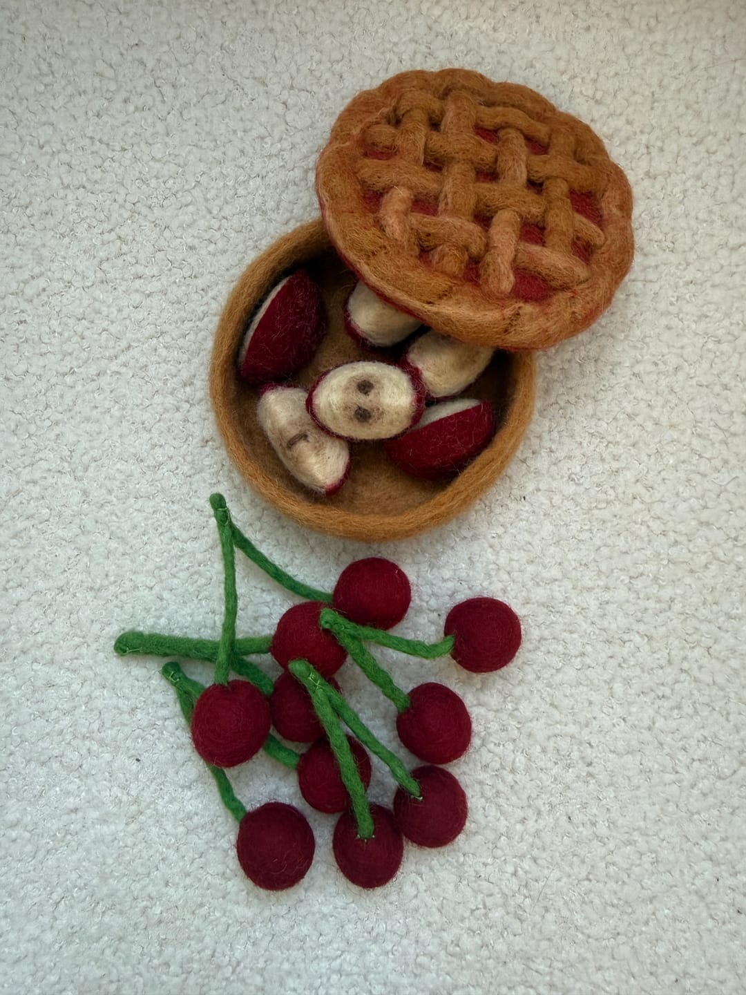 Customer photo review of Felt Apple Pie Play Food Set