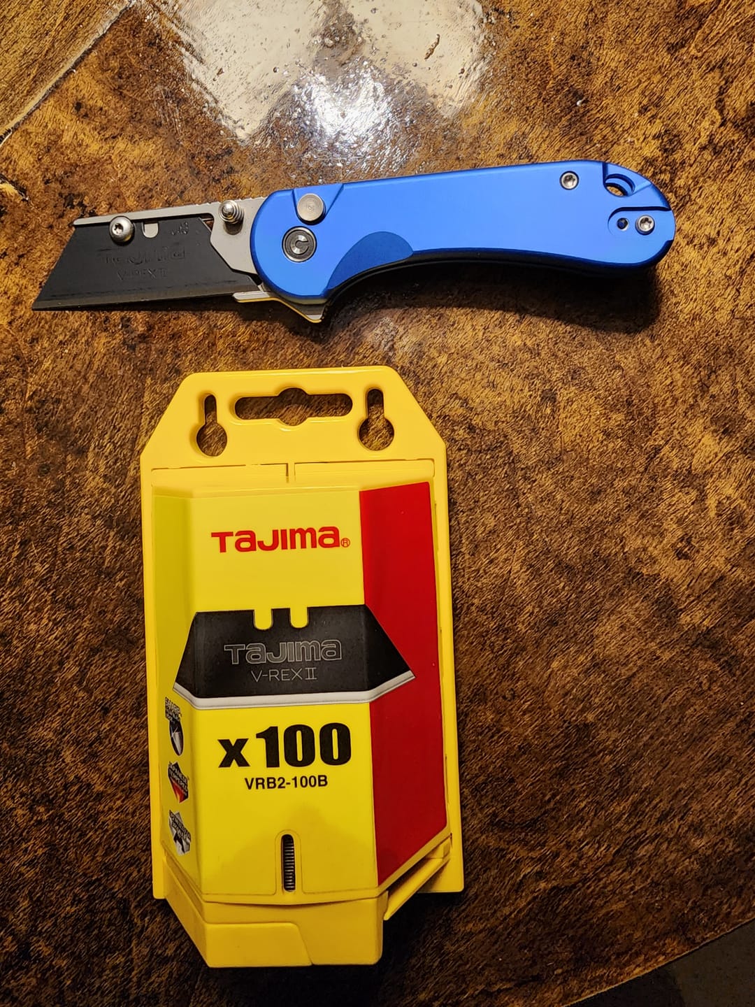 Customer photo review of Tajima VRB2-100B V-REX II, premium tempered steel utility knife blades, 100-blade safety dispenser