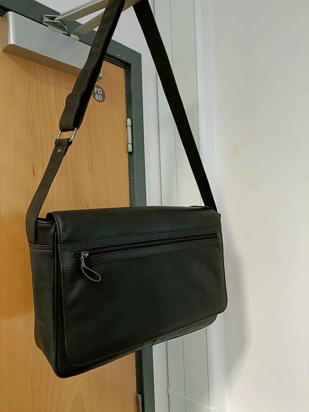 Customer photo review of Men's Leather Laptop Messenger Bag with Texan Stripe