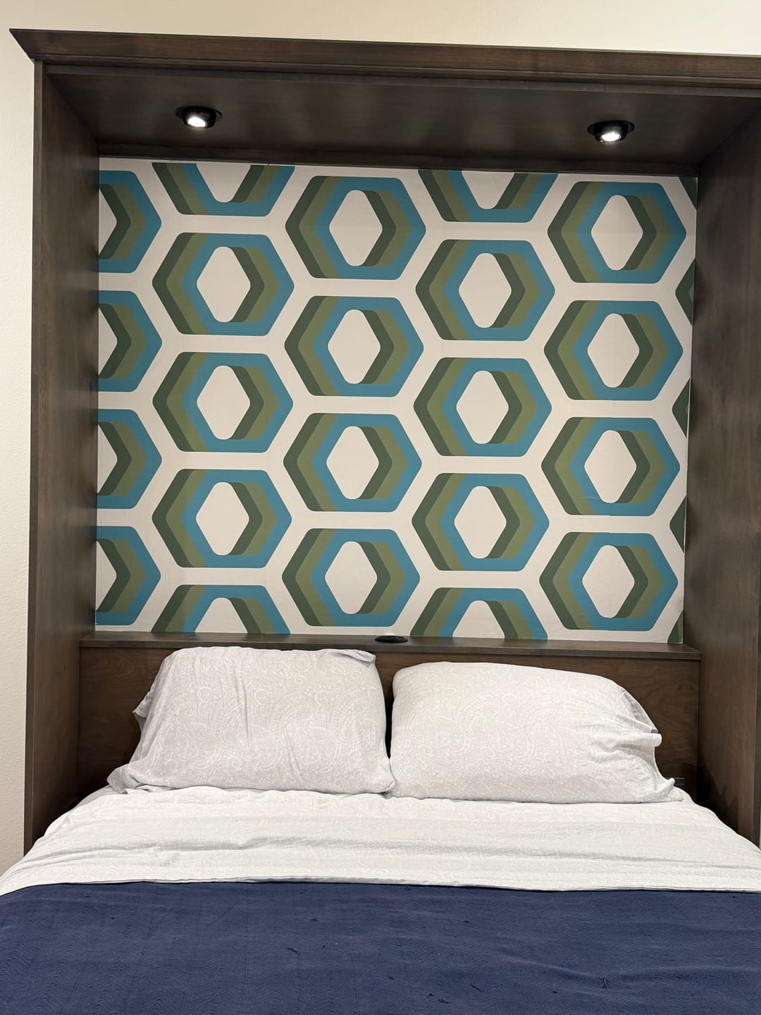 Customer photo review of Uri - Retro Curved 3D Hexagons Wallpaper
