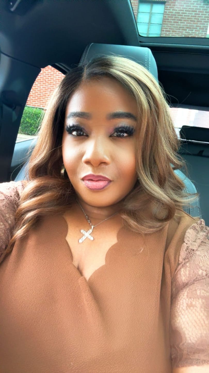 Customer photo review of Outre Melted Hairline Glueless HD Transparent Lace Front Wig - CHARISE