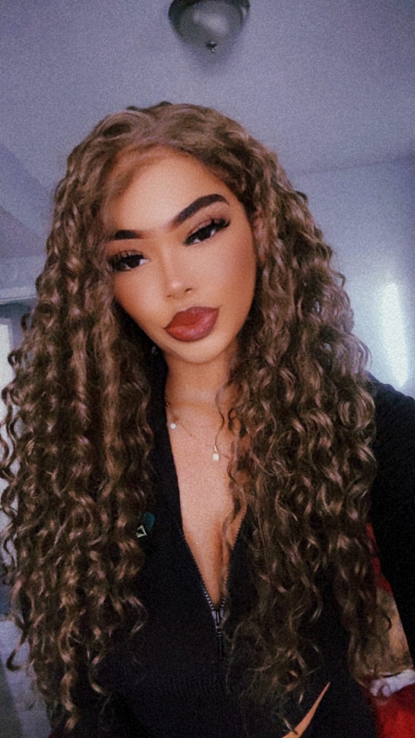 Customer photo review of Outre Perfect Hairline True Frontal Glueless Fully Hand-Tied 13x6 Pre-Shaped HD Lace Front Wig - PEAK 703
