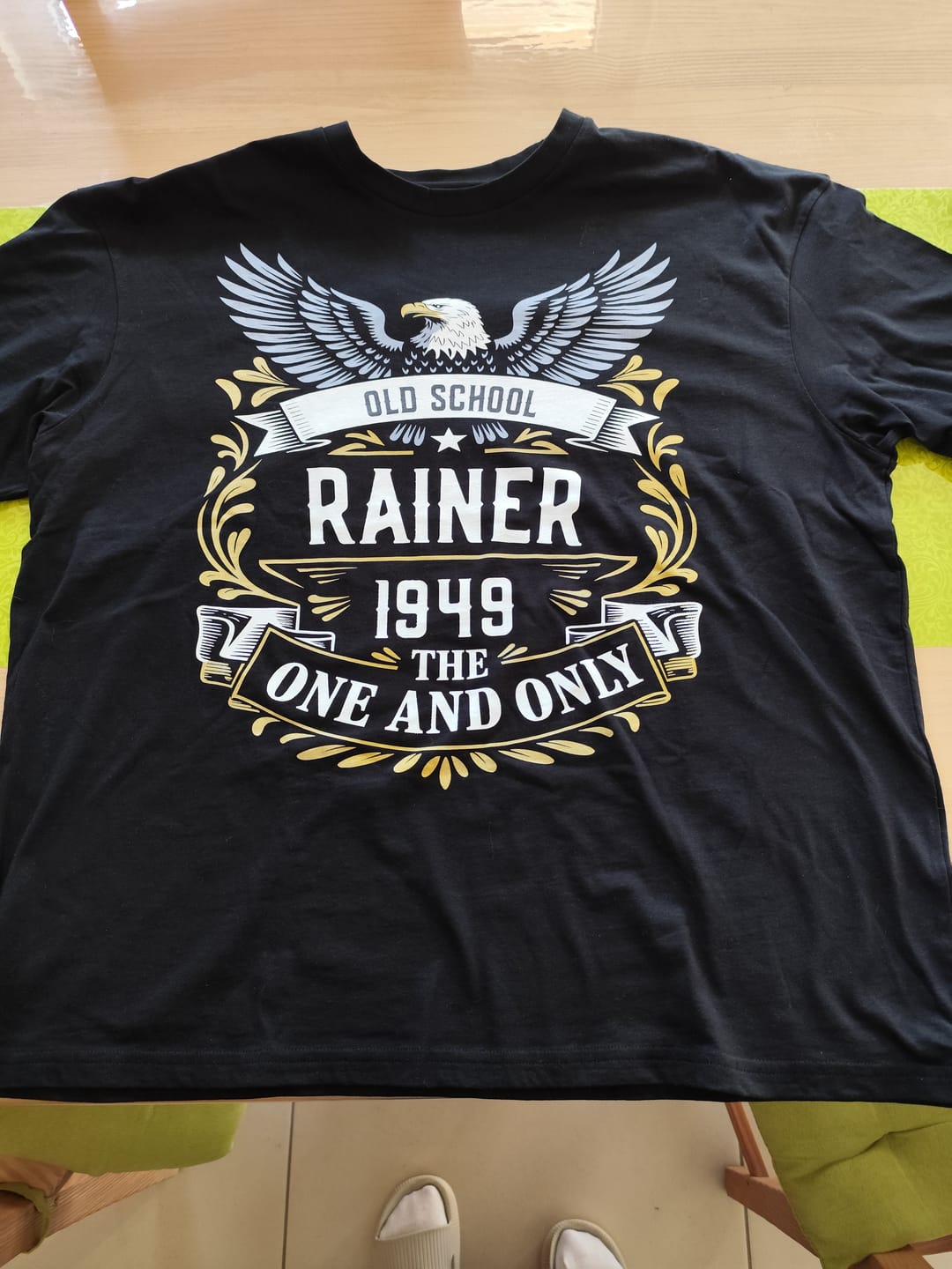 Customer photo review of Fürs Altersheim keine Zeit personalisiertes Premium T-Shirt