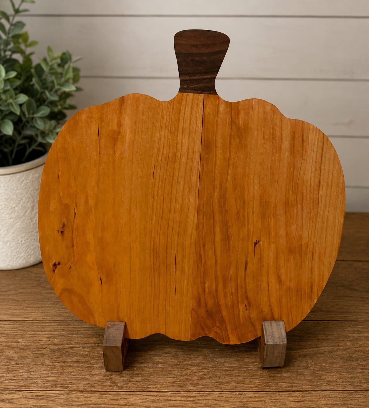 Customer photo review of 11.75x11.75" Pumpkin Serving Board Acrylic Router Template