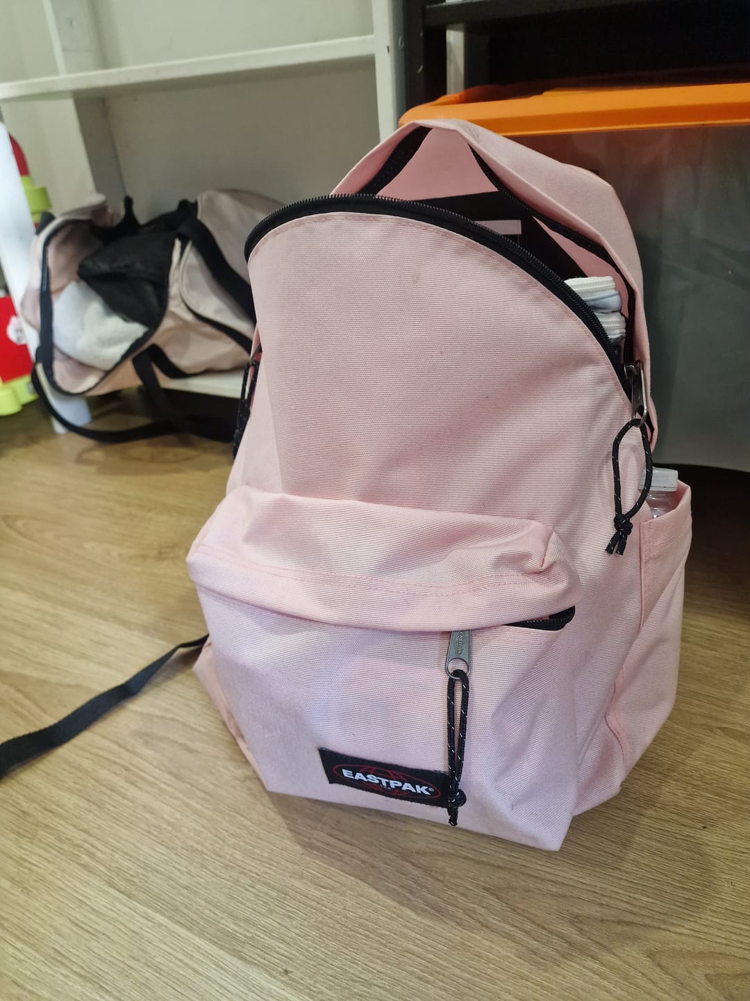 Customer photo review of DAY PAK'R AUTHENTIC CONTEMPORARY PASTEL PINK - Zaino Rosa  ACCESSORI EASTPAK