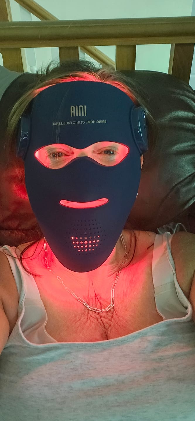 Customer photo review of INIA GLOW 4D 940nm Dual NIR Wireless LED Mask