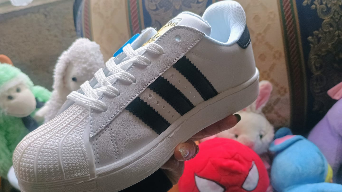 Customer photo review of Paq 6 Pares Tenis Concha Blanco Negro 22/25.5