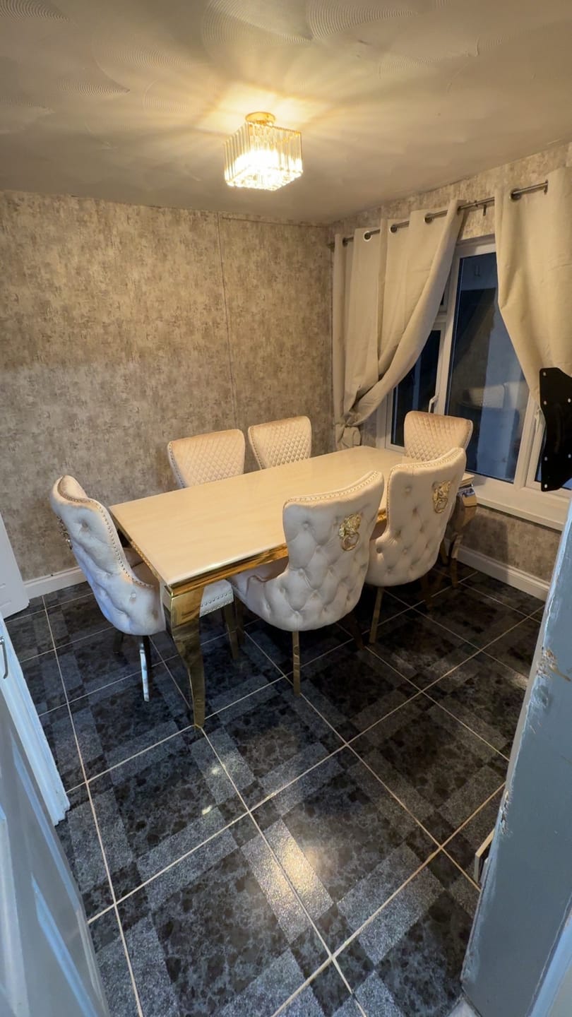 Customer photo review of Louis Marble Gold Dining Set With Victoria Gold Lion or Plain Ring Velvet Knocker Chairs