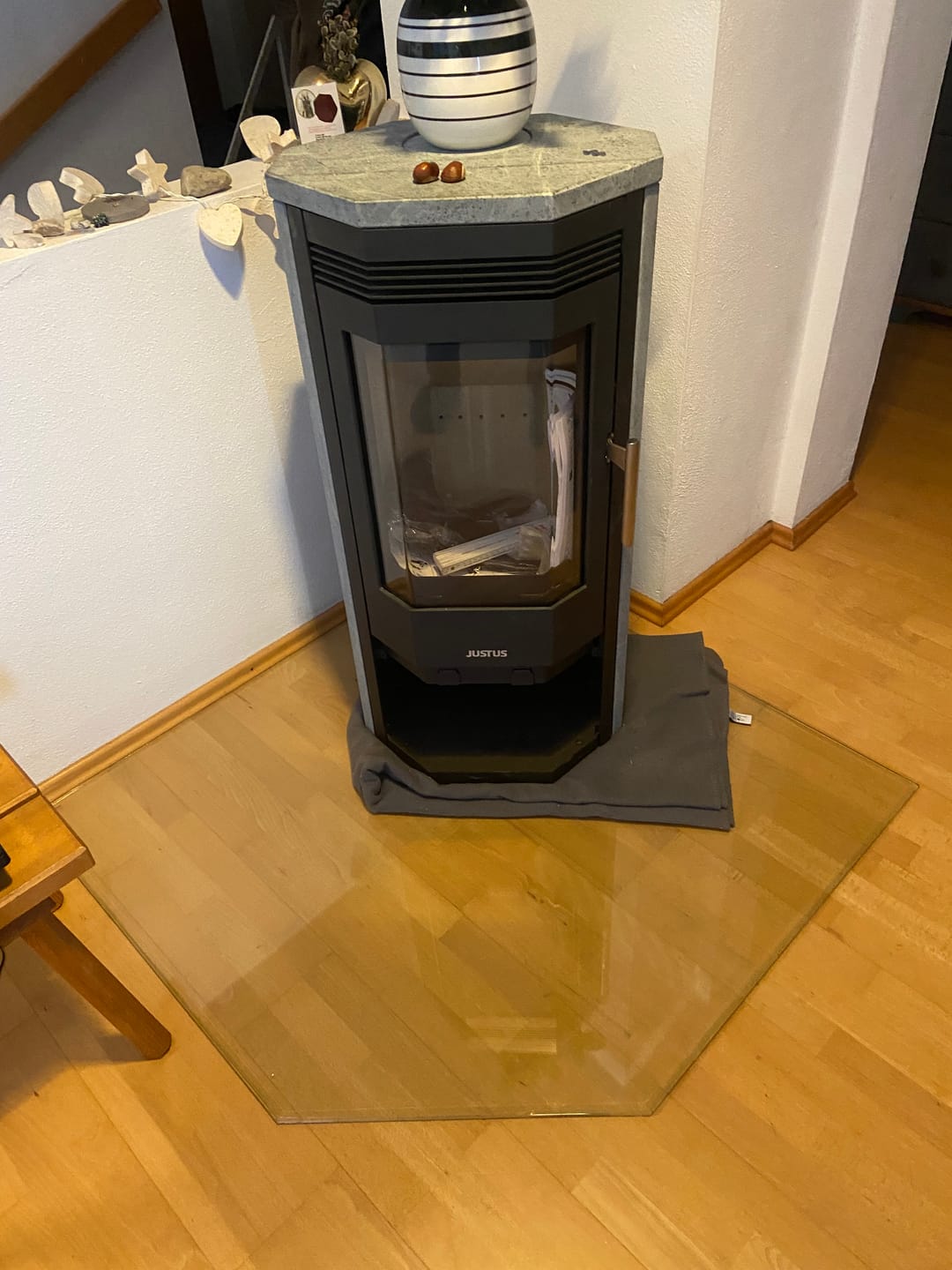 Customer photo review of Glasplatte Kamin, Funkenschutzplatte Glas für Kaminofen - Fünfeck