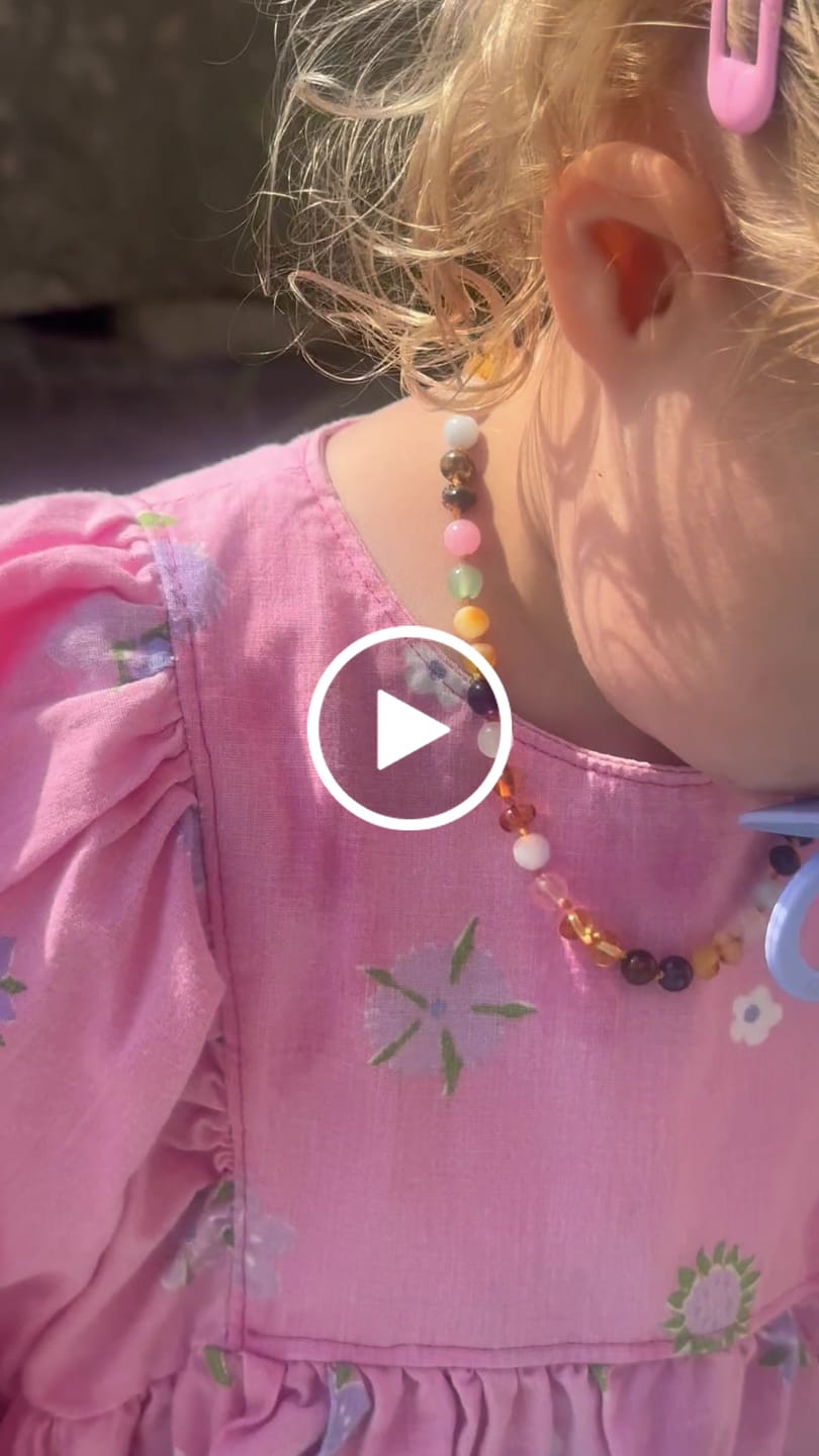 Customer video review of Rainbow smykke - barn (32cm/38cm)