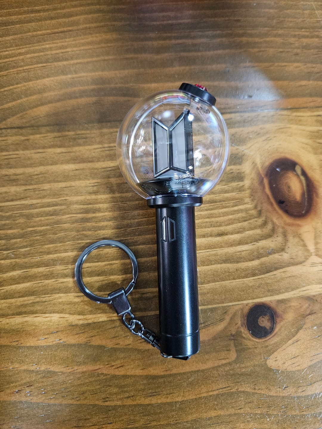 Customer photo review of BTS - OFFICIAL LIGHT STICK VER.4 KEYRING