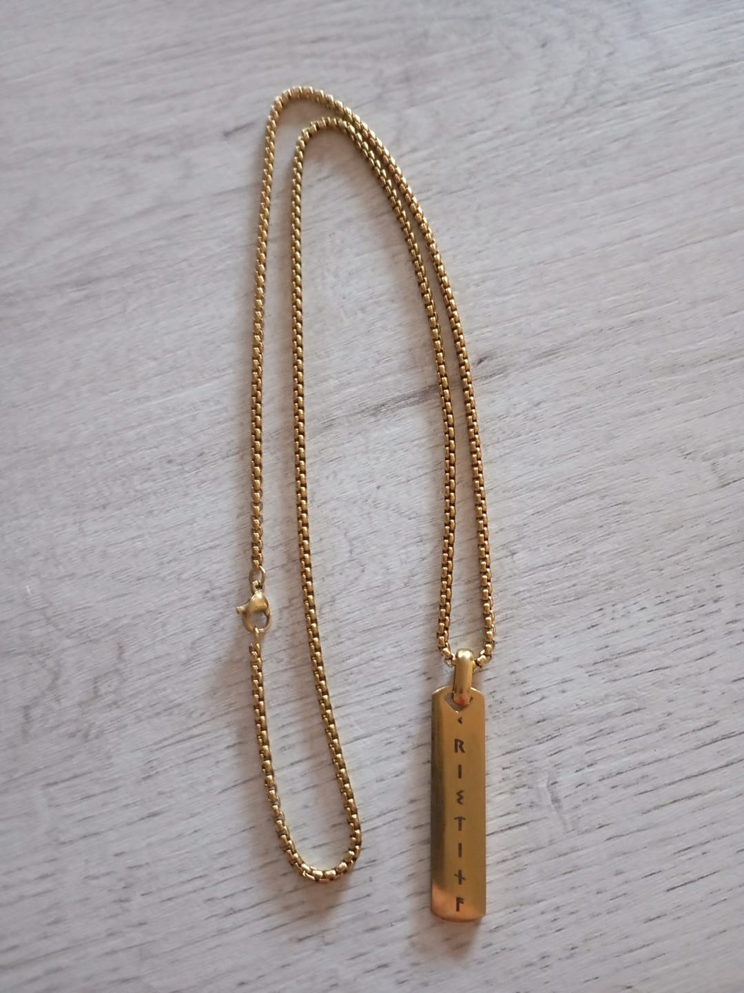 Customer photo review of Collier Runes Viking Gravé Homme