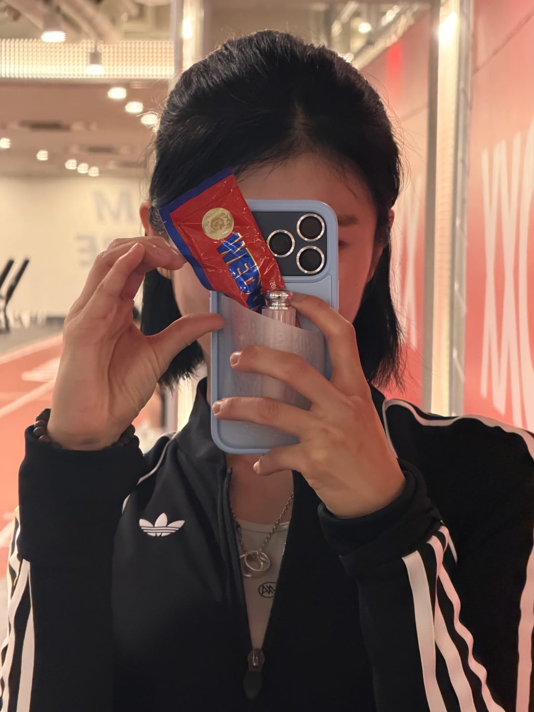 Customer photo review of Flex Pouch - iPhone 17