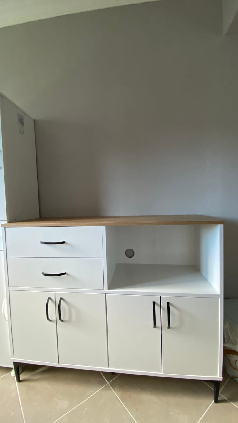 Customer photo review of Rani JE166 Kahve Köşesi Çok Amaçlı Dolap 4 Kapaklı 2 Çekmeceli Kiler Mutfak Dolabı Beyaz - Sepet Ceviz