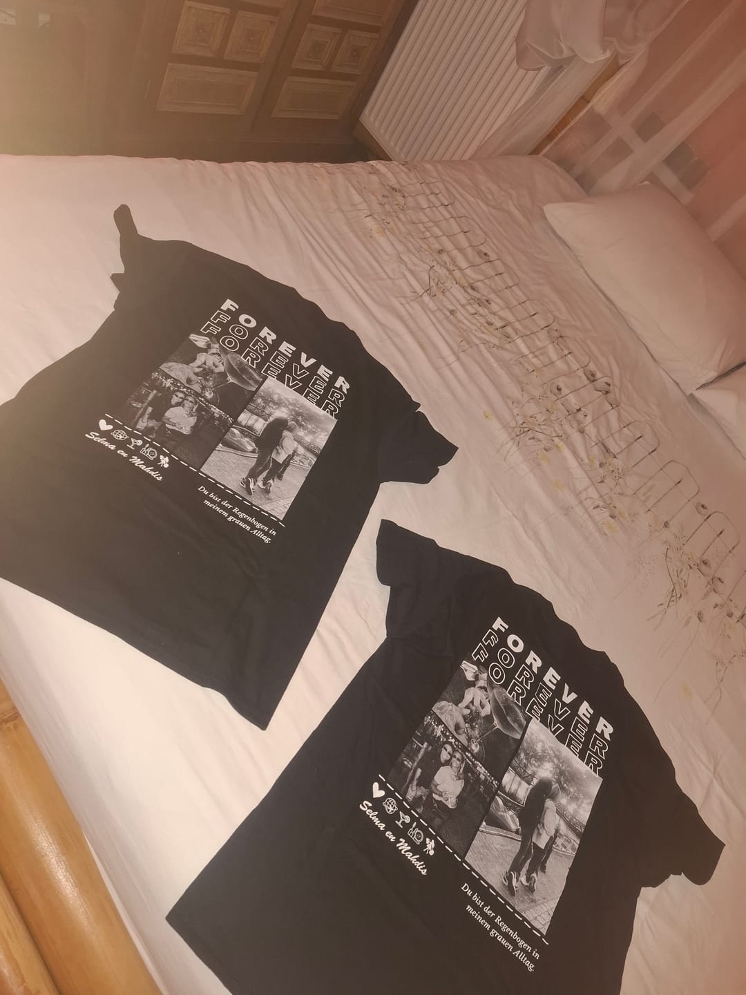 Customer photo review of Best Friends & amazing memories - Personalisiertes Freundinnen Foto T-Shirt (Schwarz, 100% Baumwolle, Unisex)