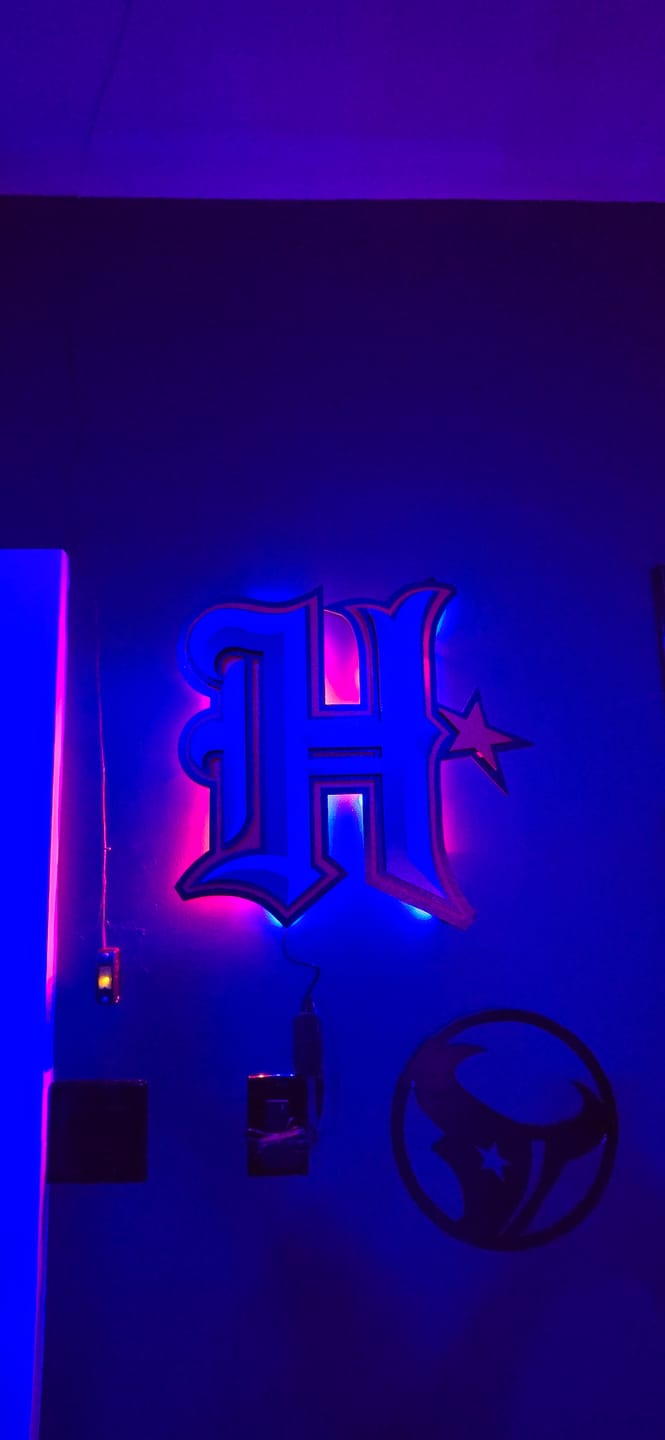 Customer photo review of Houston Texans "H" 3D Vintage Metal Wall Art