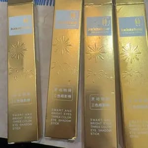 Customer photo review of Ombretti Stick Long Lasting Waterproof con Effetto Perlato
