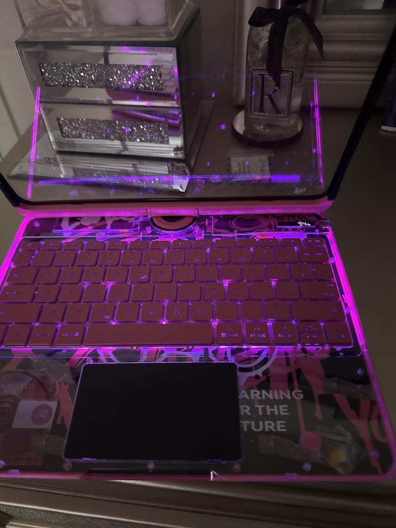 Customer photo review of Y2K Style Rotating iPad Keyboard Case