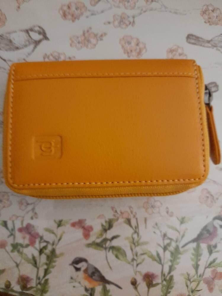 Customer photo review of Premium Leather Concertina Credit Card Wallet