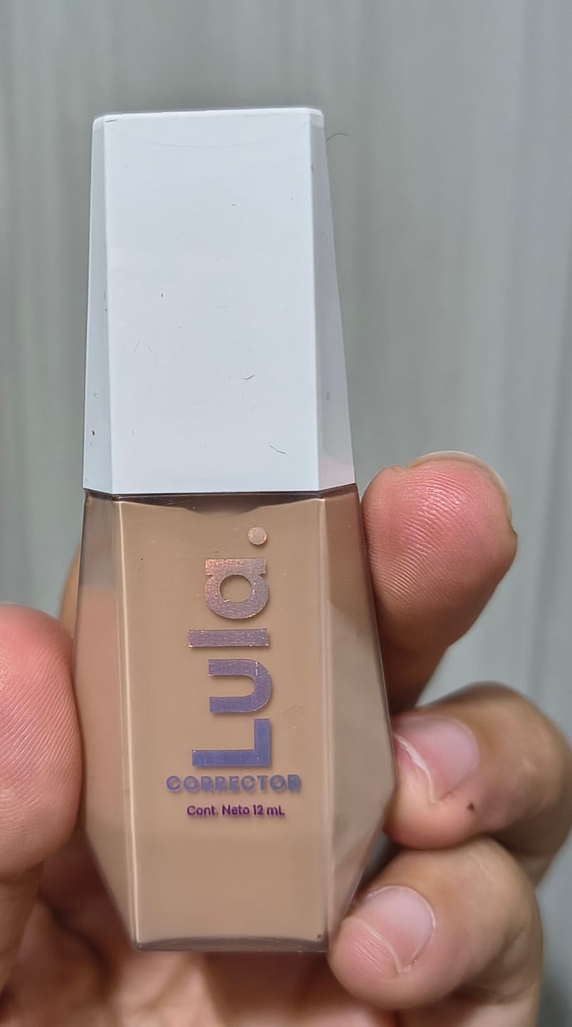 Customer photo review of CORRECTOR LÍQUIDO