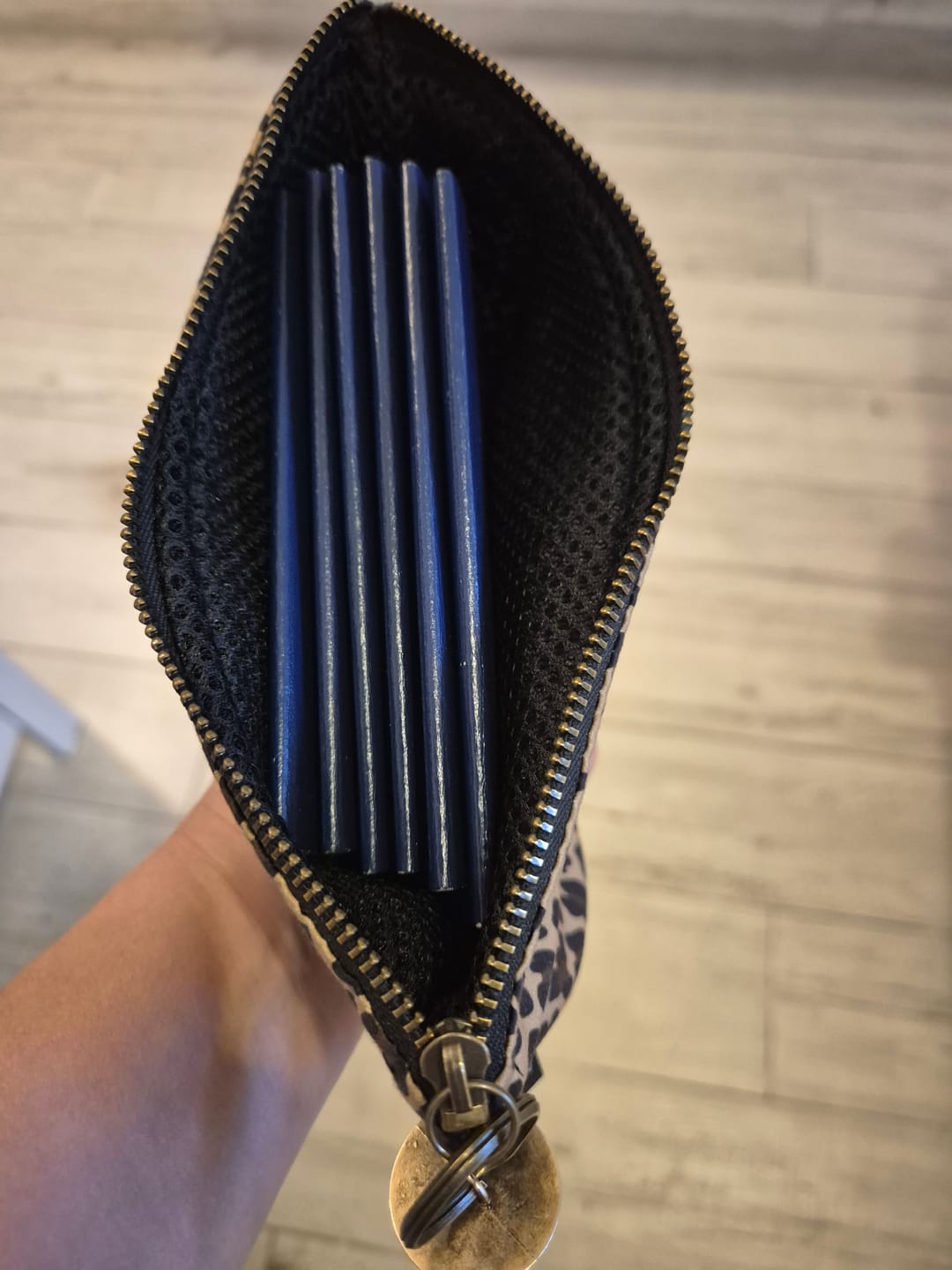 Customer photo review of תיק דרכונים נועה