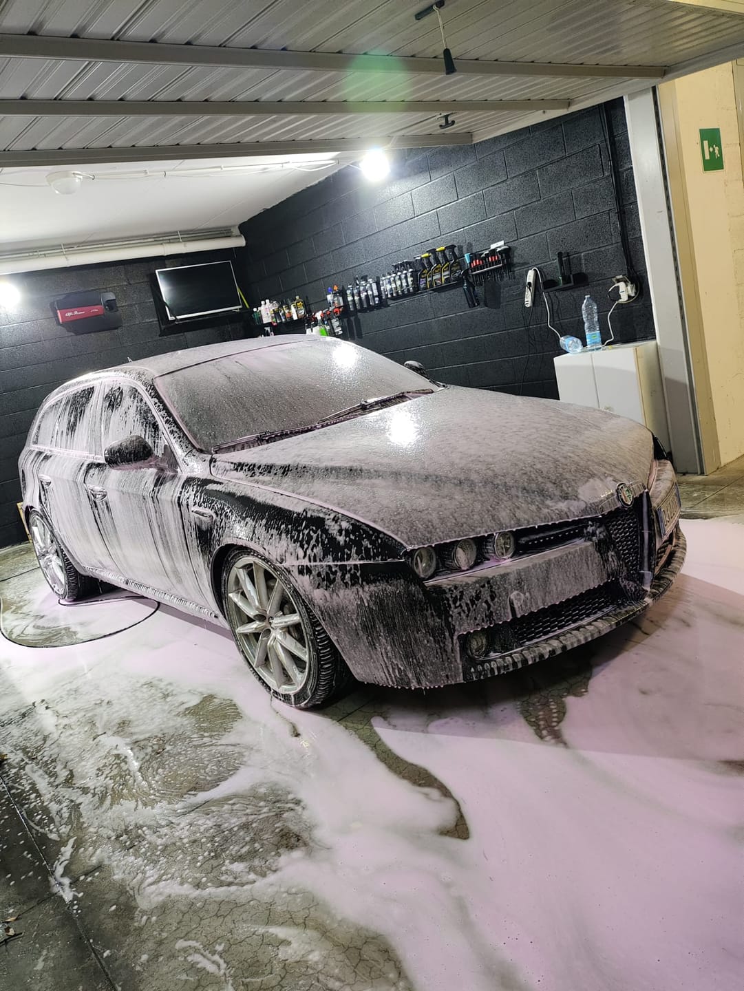 Customer photo review of S2 FOAMY COLOR by INNOVACAR: pH-neutral car shampoo with colored foam and pink lather