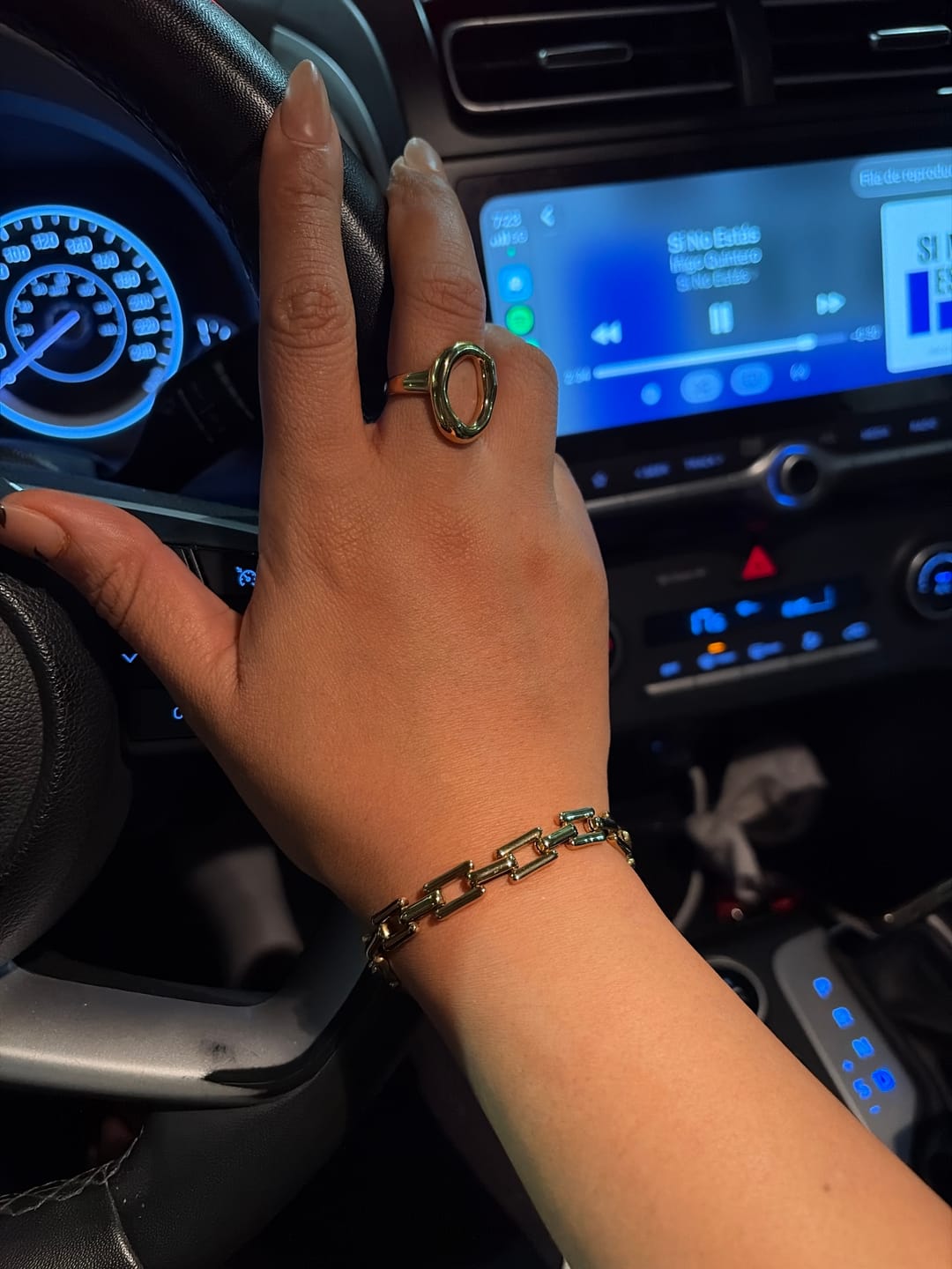 Customer photo review of Pulsera Tribeca