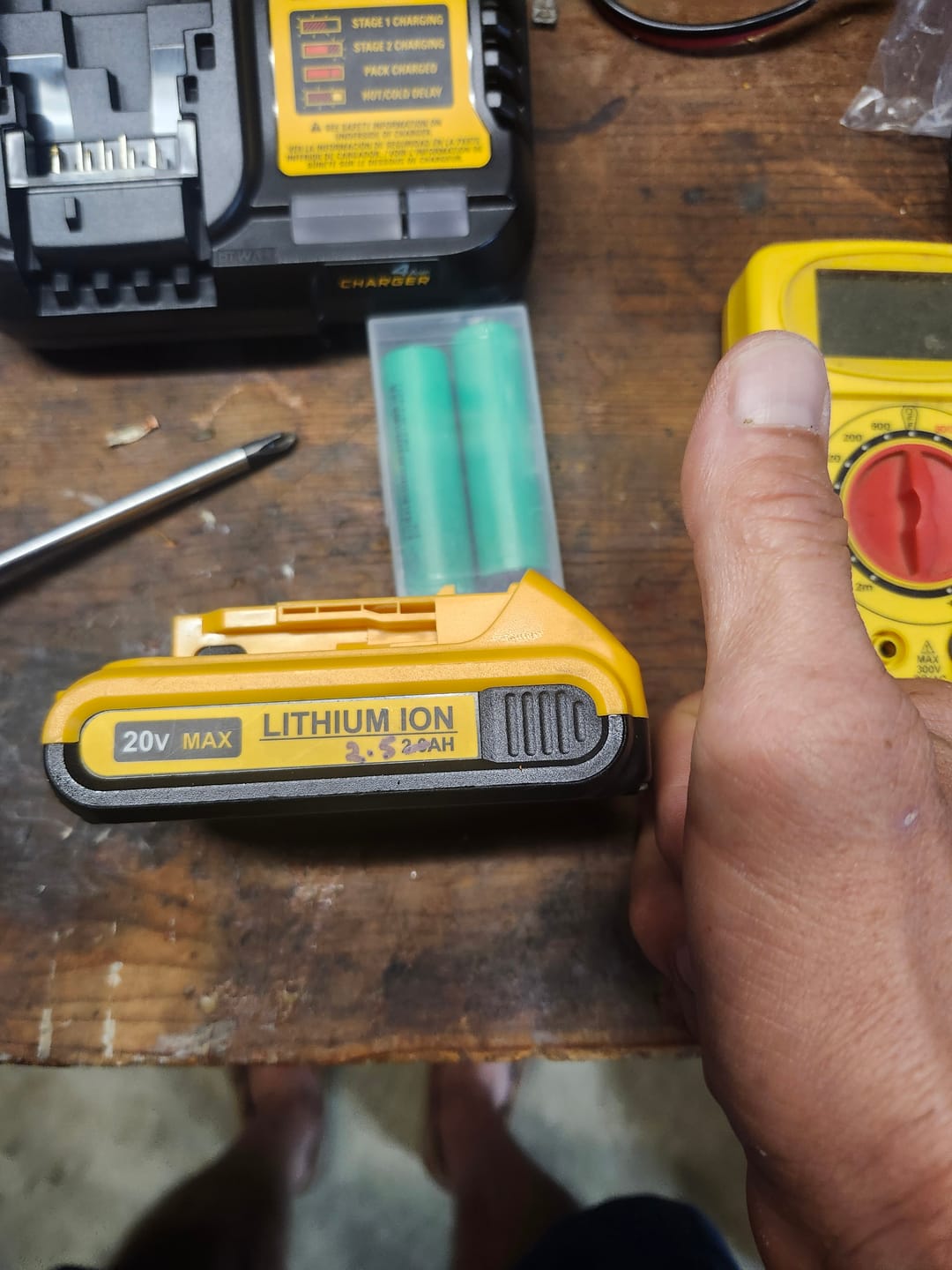 Customer photo review of Samsung 25R 18650 2500mAh 20A Battery