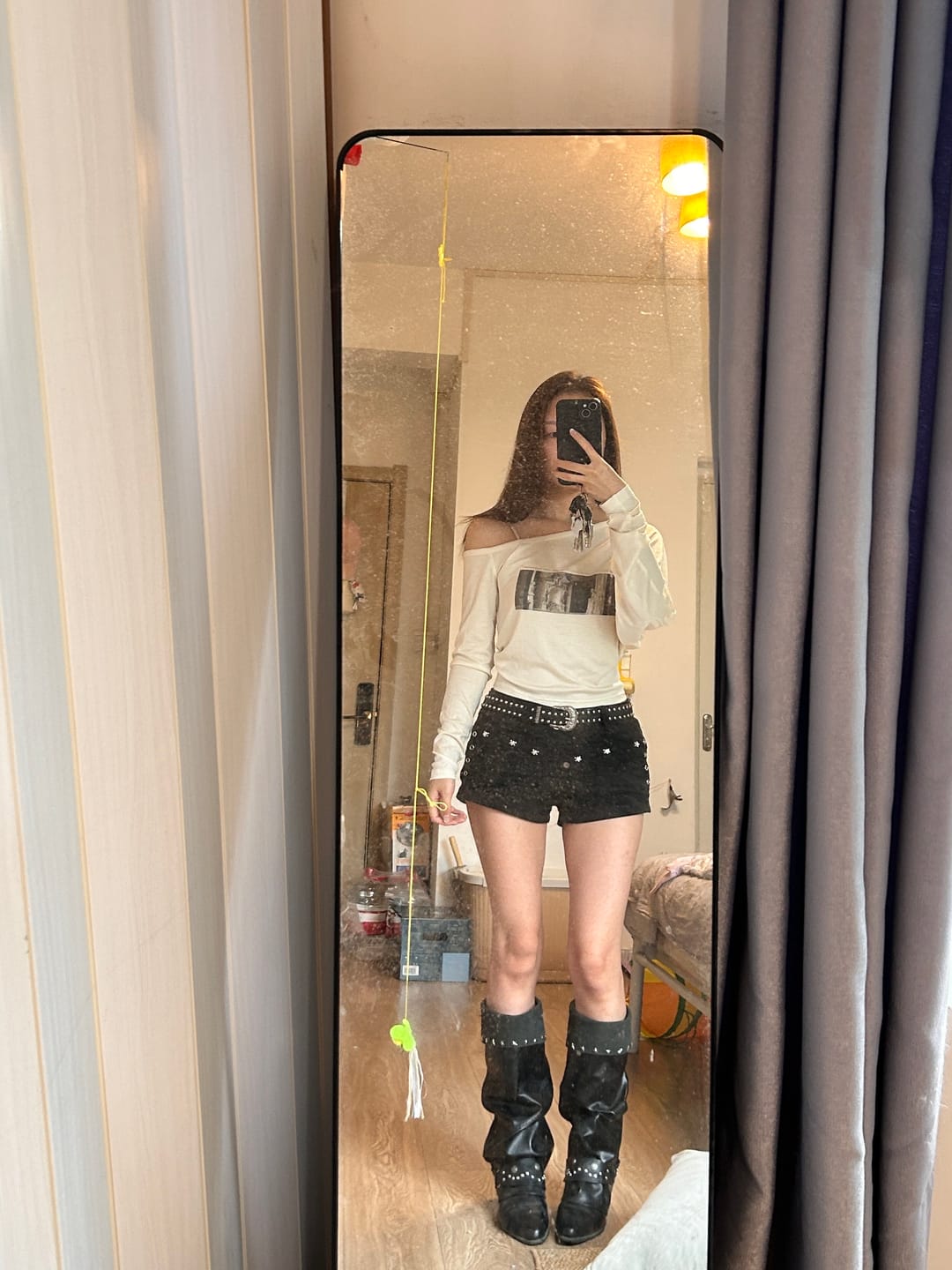 Customer photo review of Rase le sol Asymmetric One-Shoulder Photo Print Long-Sleeve T-Shirt