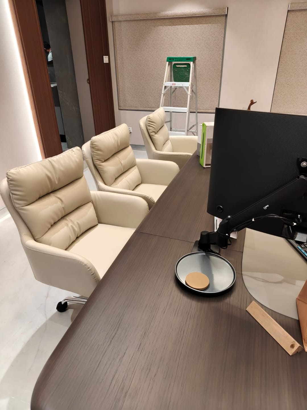 Customer photo review of Ettorez Posh Revolving Contemporary Chair