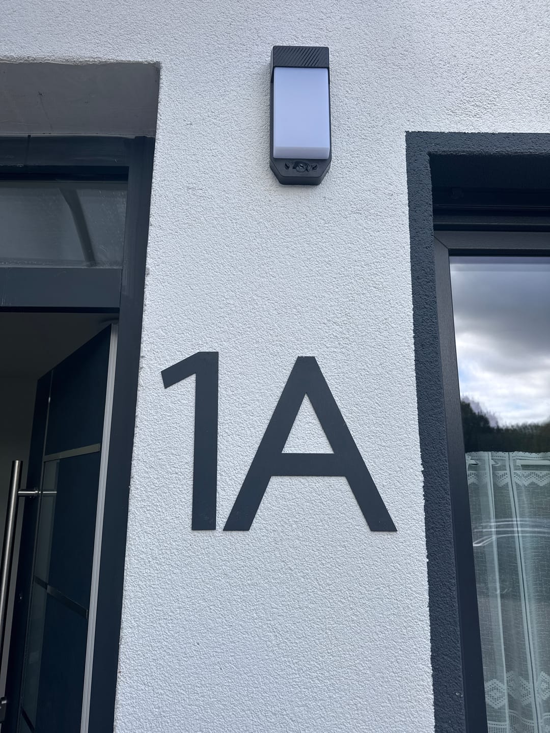 Customer photo review of Moderne Hausnummer