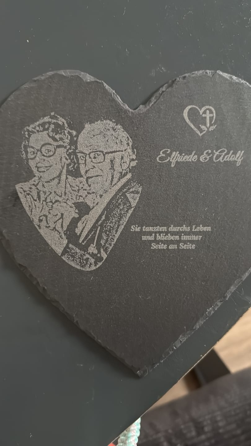 Customer photo review of Liebe hört nicht auf - Personalisiertes Schieferherz als Andenken an geliebte Verstorbene