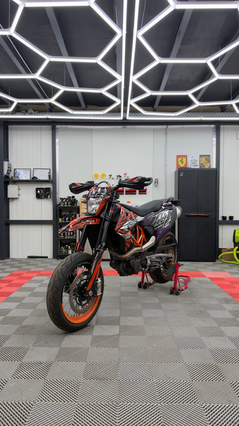 Customer photo review of SLICKRACING V2 - GRAPHICS KIT