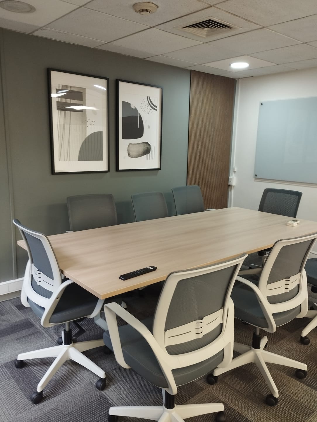 Customer photo review of Silla Oficina Job Base Nylon Gris Claro