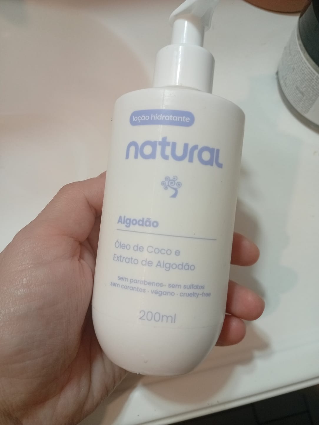 Customer photo review of Loção Hidratante Natural Óleo de Coco e Extrato de Algodão 200ml