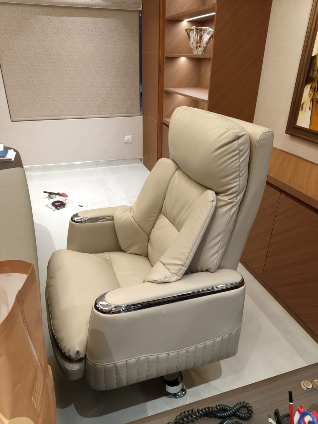 Customer photo review of Ettorez Magnus Premium Leatherette Office Recliner