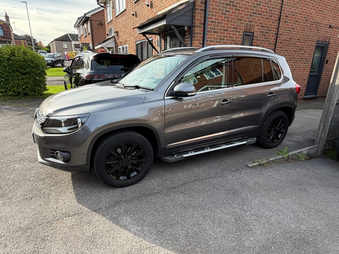Customer photo review of Auto Clover Wind Deflectors Set for Volkswagen Tiguan 2007 - 2015 (4 pieces)