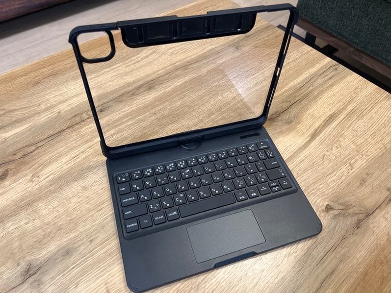 Customer photo review of Y2K Style Rotating iPad Keyboard Case