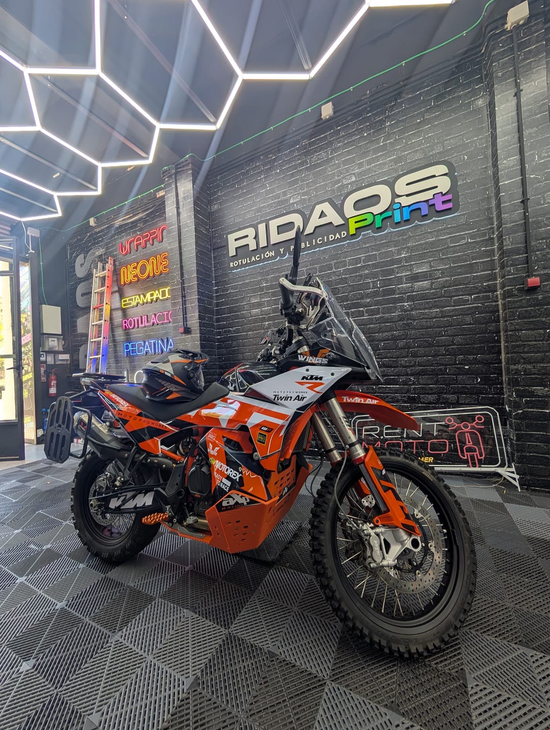 Customer photo review of KTM 790/890 Adventure R/S GRAPHICS - "Nomadic" (White/Blue/Orange)