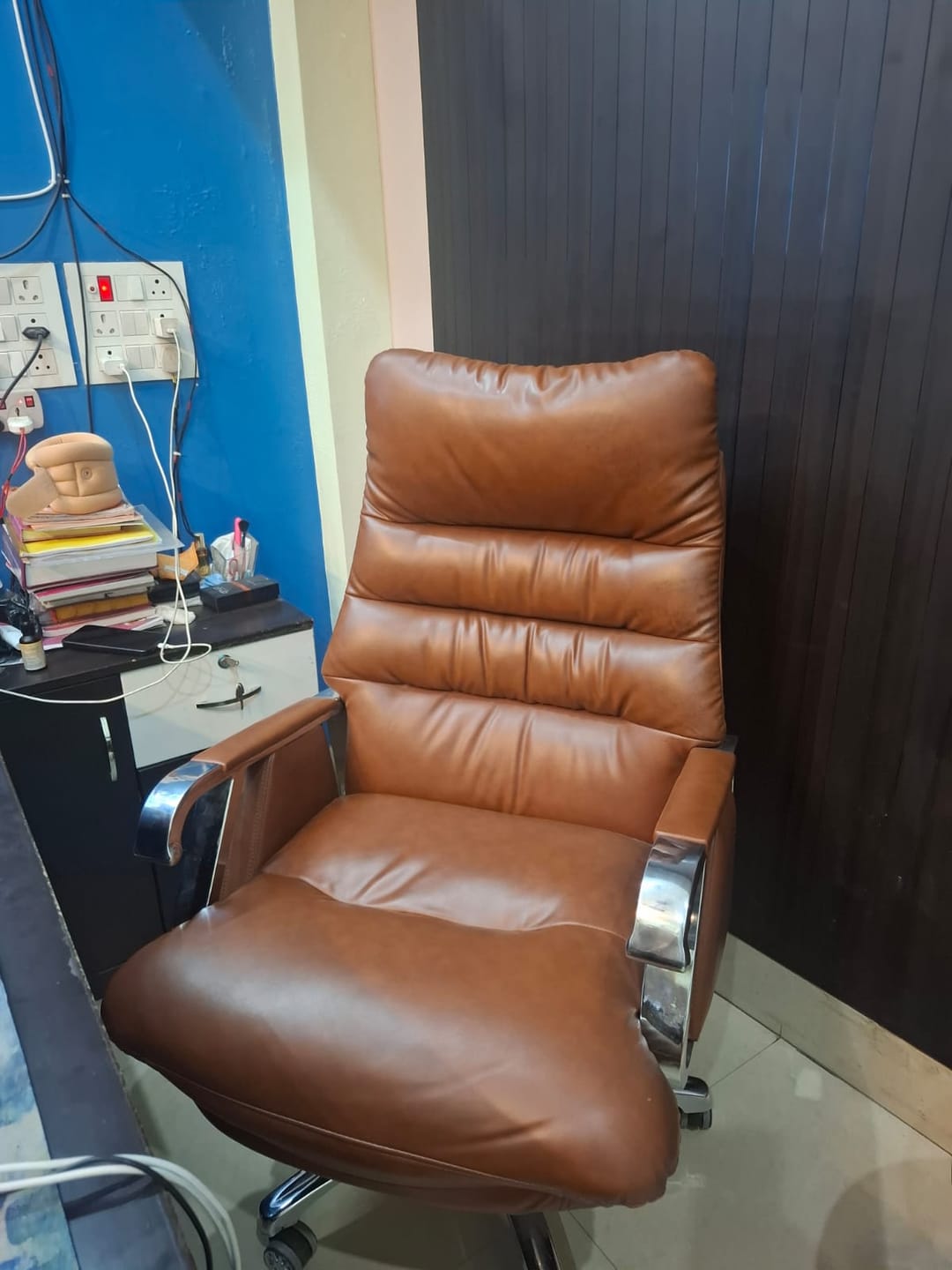 Customer photo review of Ettorez Fortuna High-Back Executive Leatherette Chair