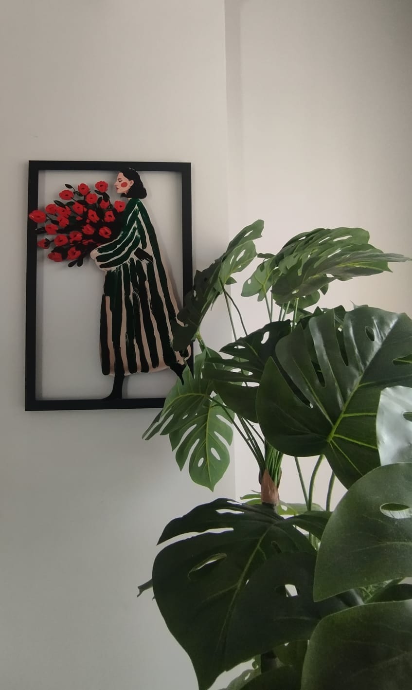 Customer photo review of Rose Lady Metal Tablo
