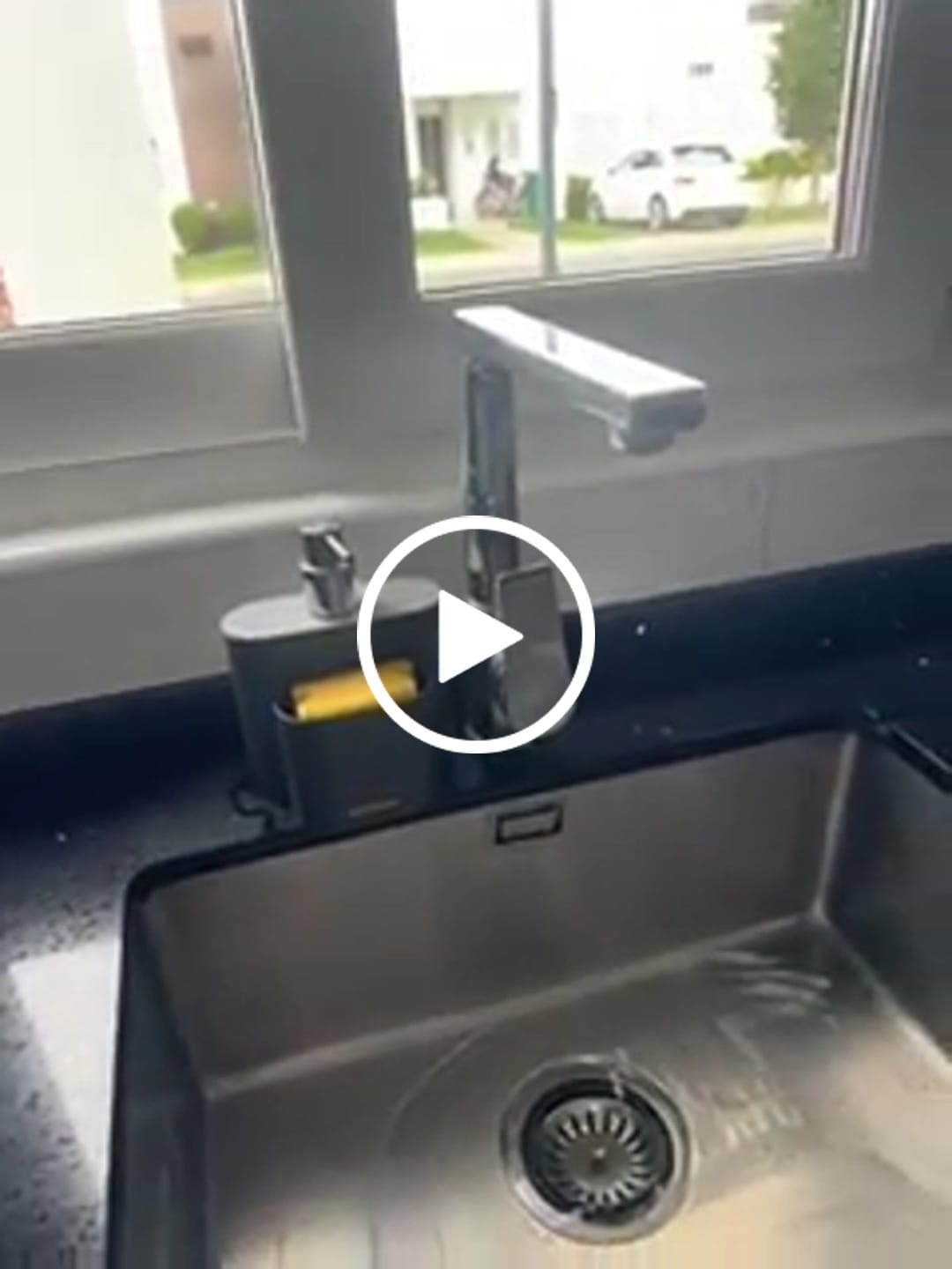 Customer video review of Dispensador para Detergente Flat 500ml Gris Frío e Gris Grafito Coza®