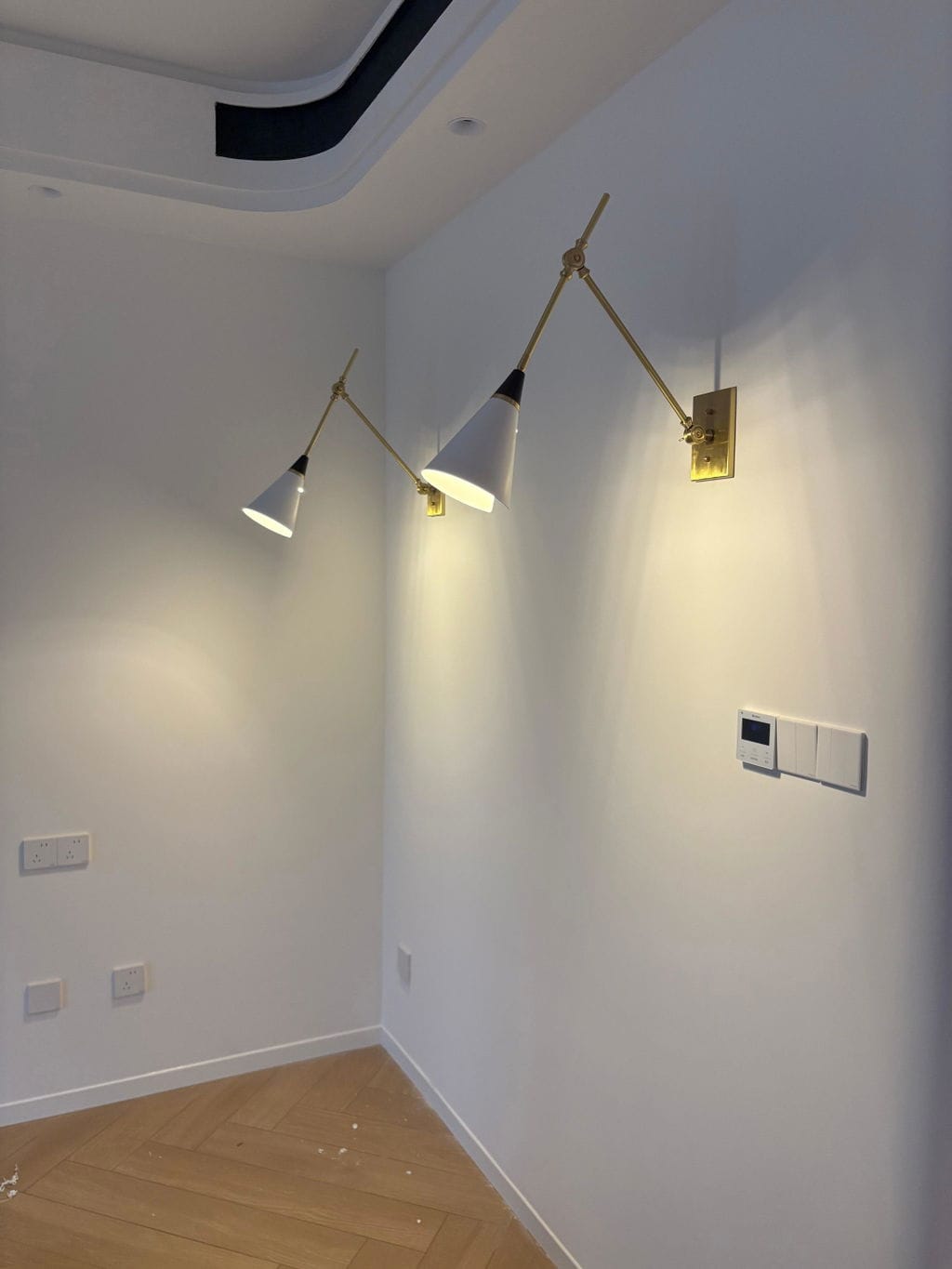 Customer photo review of Articulated Wall Light, Swivel Shade, Wall Sconce, 74 cm Long
