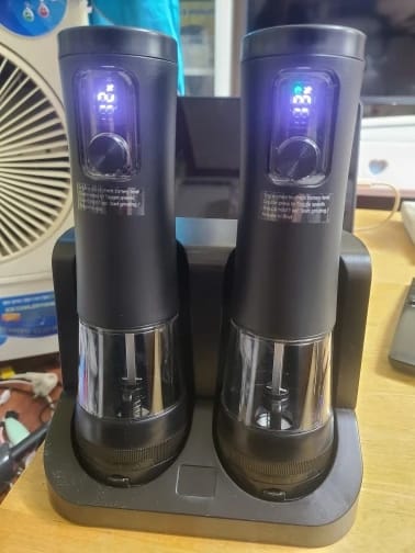 Customer photo review of Cozymere Electric Salt & Pepper Grinder Set