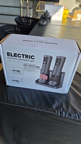 Customer photo review of Cozymere Electric Salt & Pepper Grinder Set