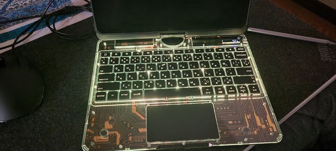 Customer photo review of Y2K Style Rotating iPad Keyboard Case