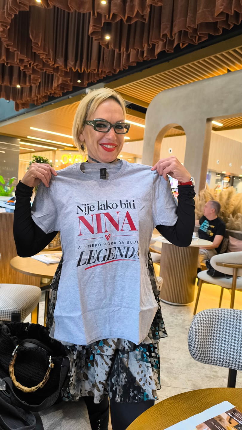 Customer photo review of Nije lako biti [Vaše Ime] Ali neko mora da bude Legenda - Majica