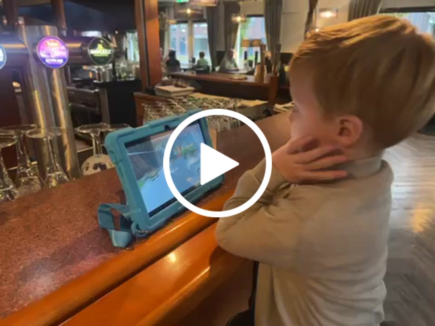 Customer video review of DEPLAY Auto Houder voor Kids Tablet