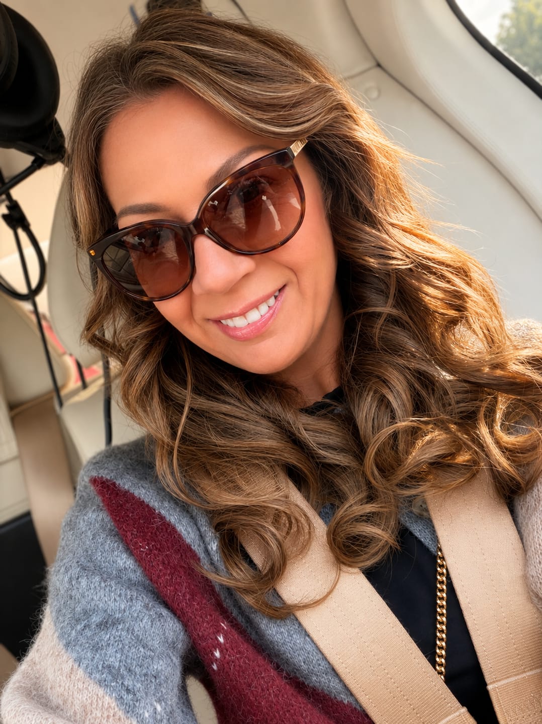 Customer photo review of Stranded 16" One Piece Curly Clip-in Hair Extension - Colour #8/10 Baby Bronde