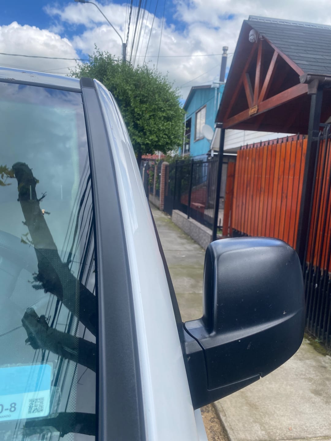 Customer photo review of Moldura Parabrisa Izquierda Hyundai H1 2008 2019 Original 861314H000